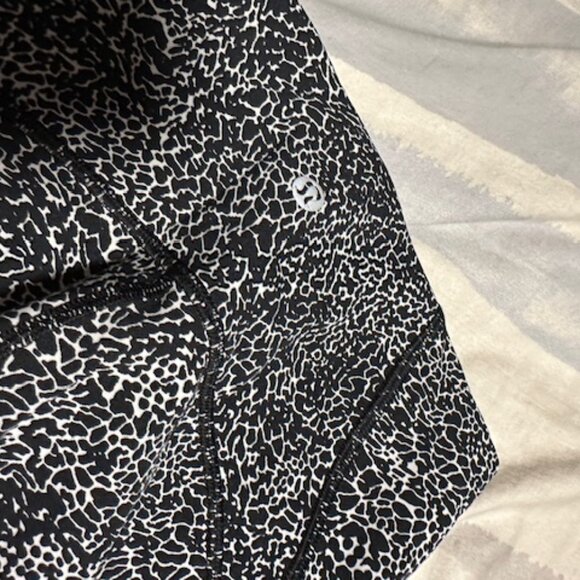 Lululemon Leggings size 6 - Picture 3 of 4